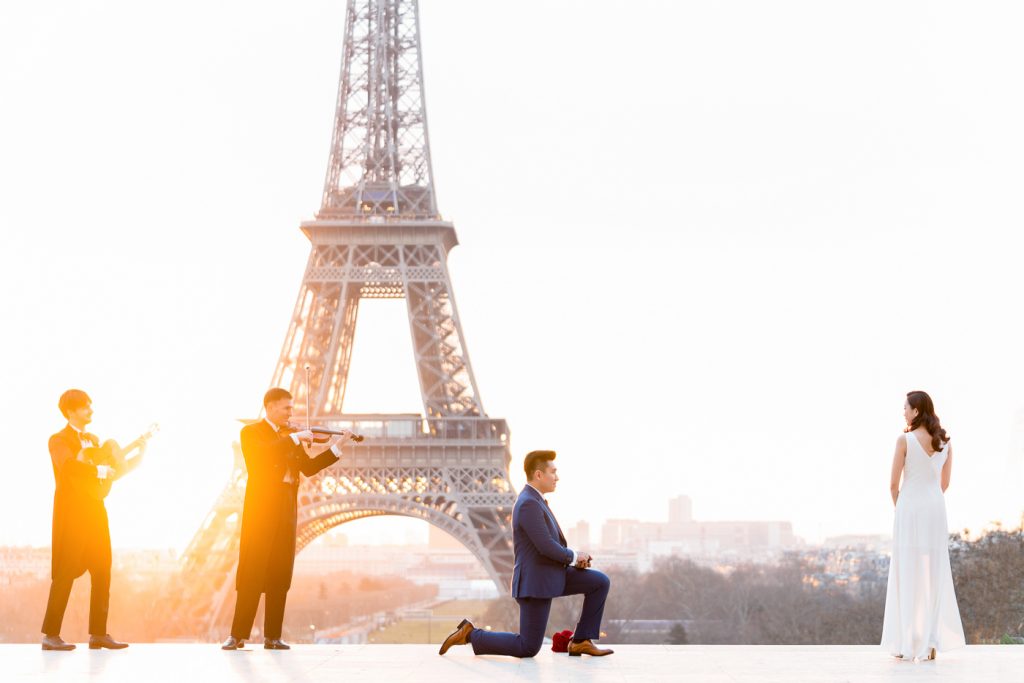 Famous Winter surprise proposal in Paris