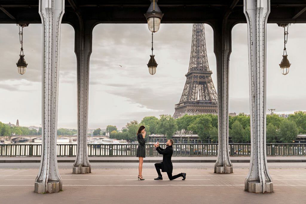 Bir-Hakeim Bridge Paris photography. Best location with Eiffel Tower views