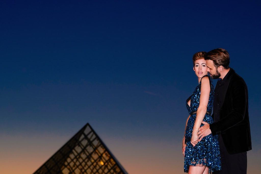 Blue hour photography in Paris for couples