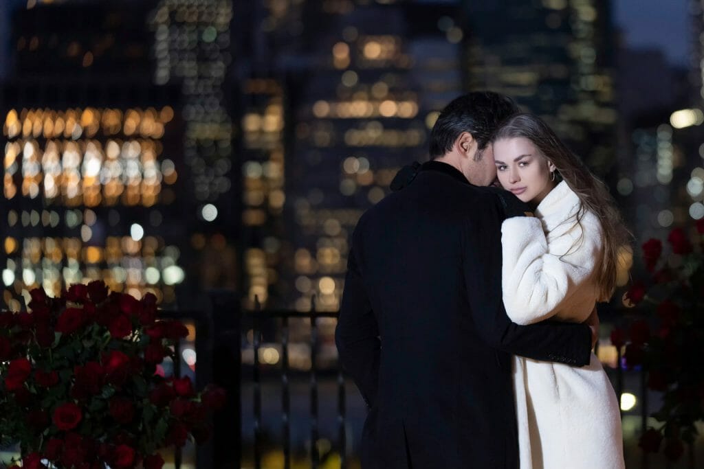 Editorial Brooklyn Bridge couple photos at night