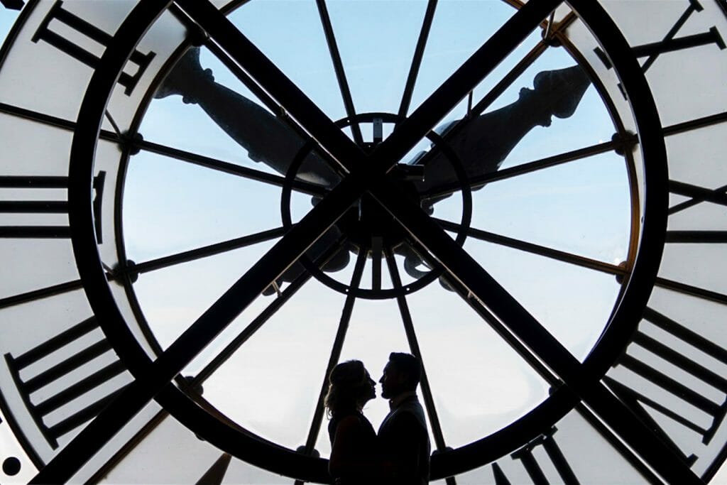 Iconic silhouette Paris Engagement photos Musee d’Orsay