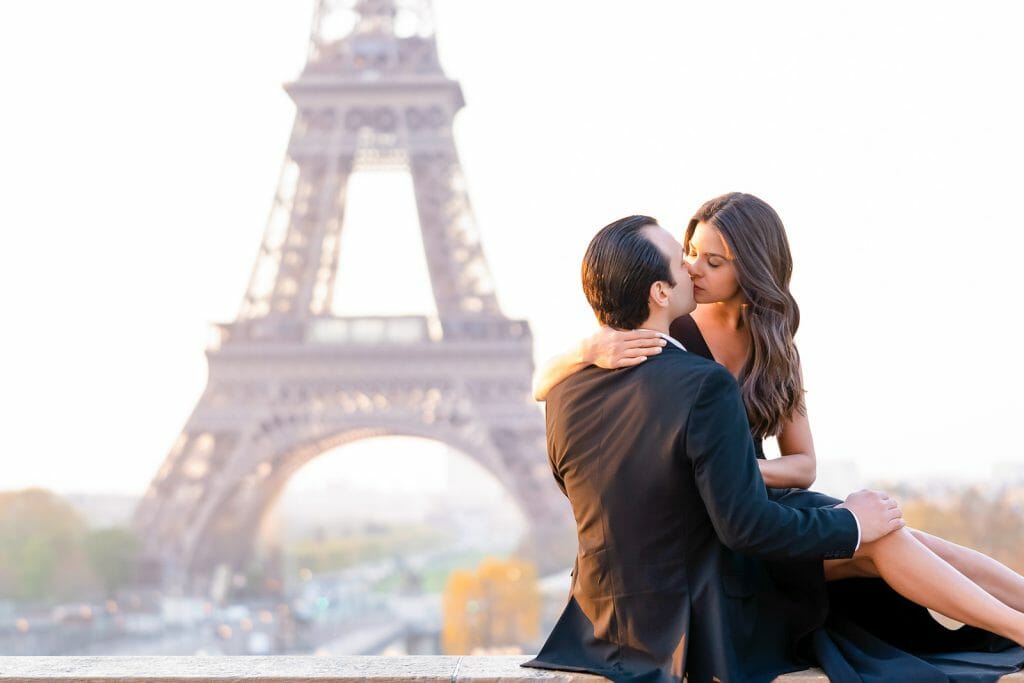 Couple photoshoot ideas in Paris Trocadero Eiffel Tower at sunrise