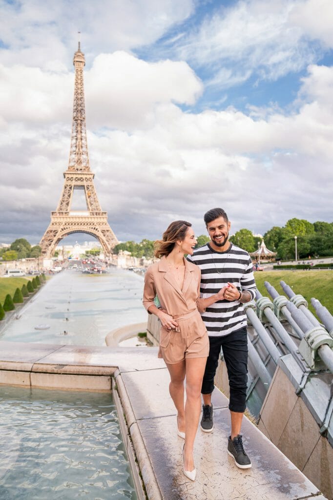 Couple photoshoot in Paris Eiffel Tower at sunrise