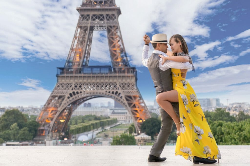 Dramatic pose ideas for couples engagement photos in Paris
