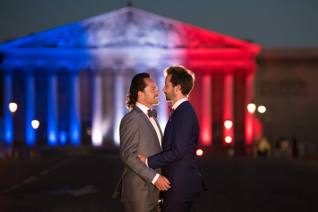 Super romantic same-sex engagement photo in Paris
