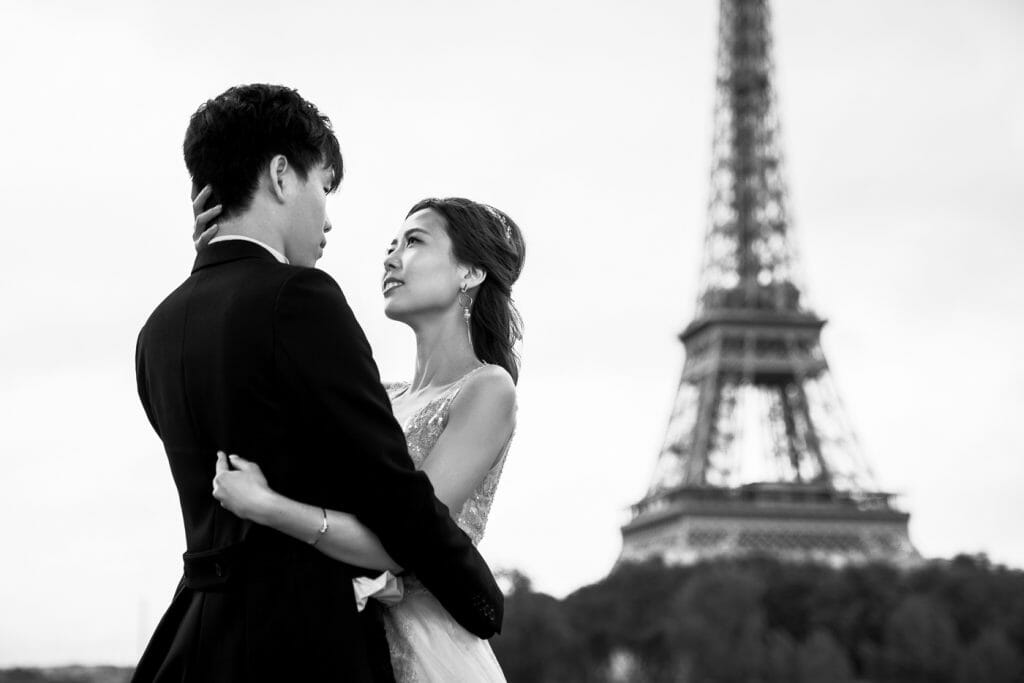 Iconic black and white couple pre-wedding photoshoot in Paris