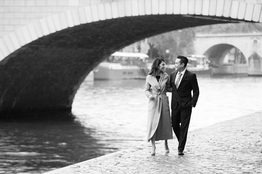 Romantic stroll along the Seine in Paris photos