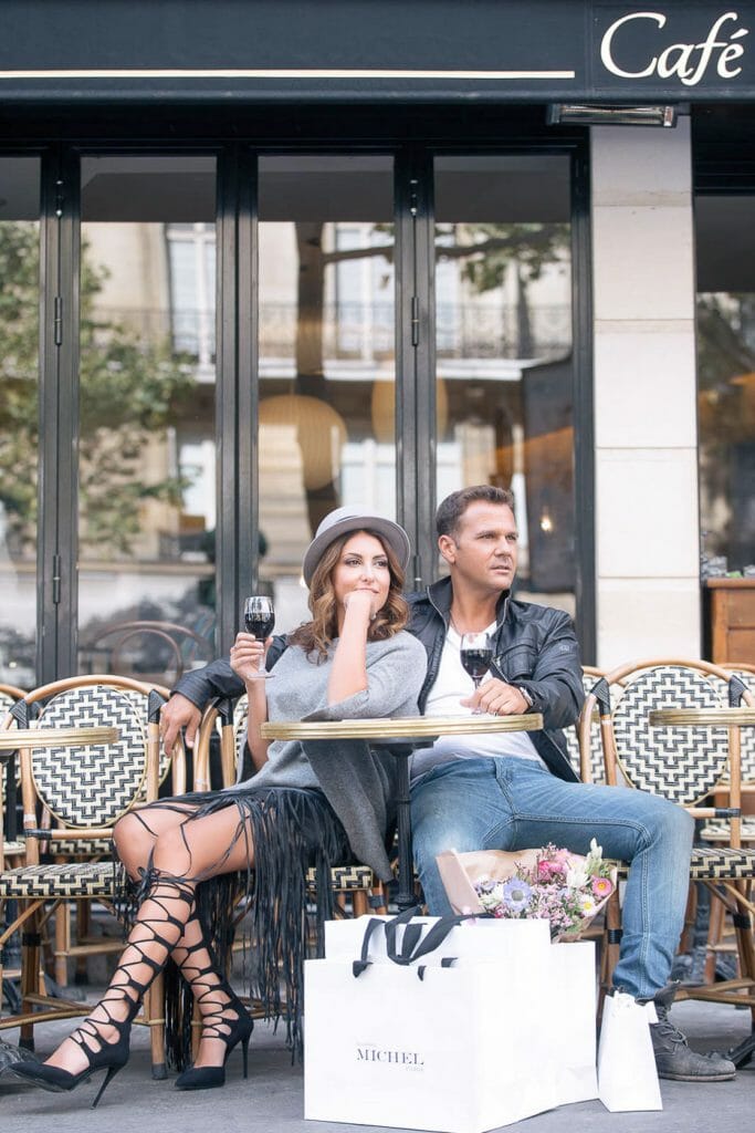 Creative Couple Photography Ideas in Paris at a Cafe