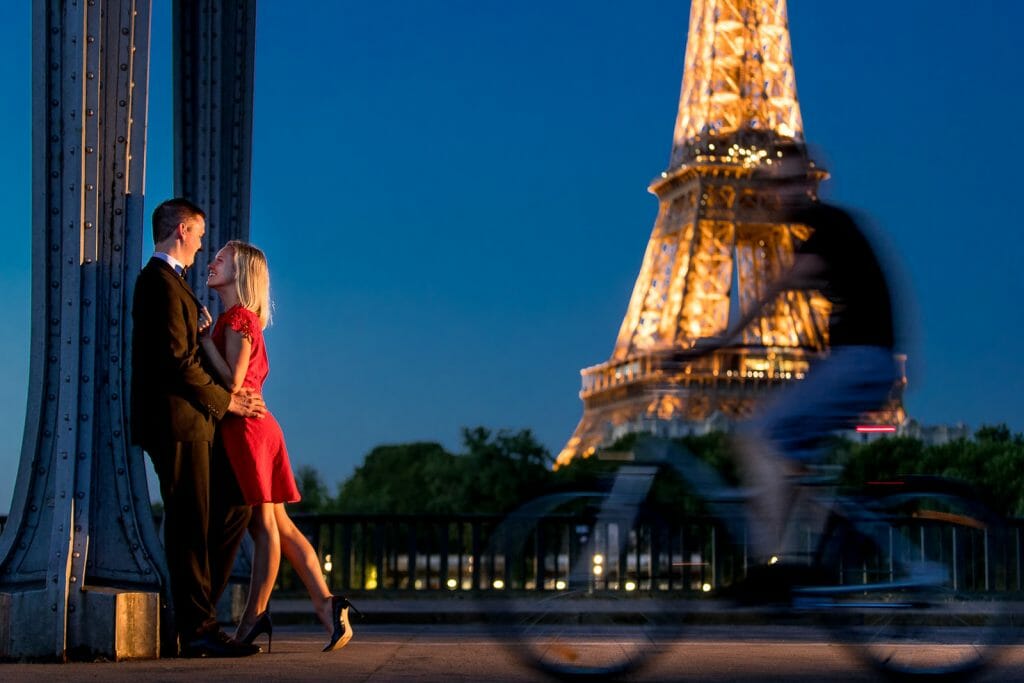Creative Couple Photography Ideas in Paris at night with twinkling Eiffel Tower