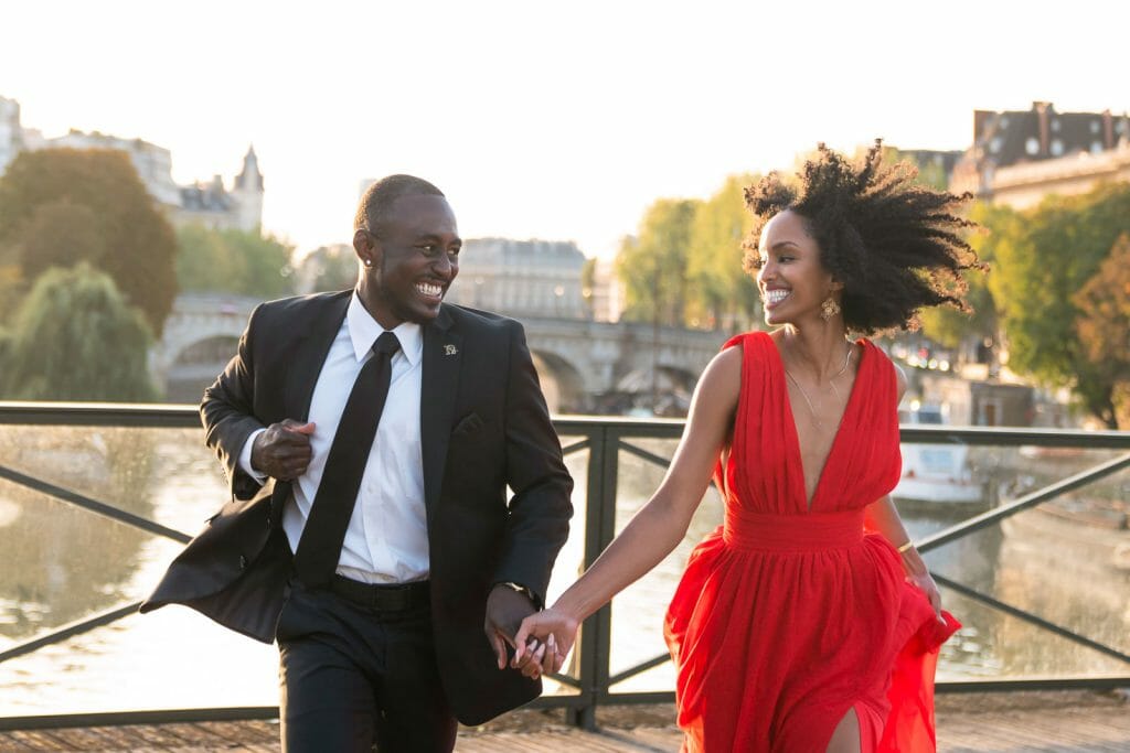 Couple photoshoot ideas in Paris Love-lock Bridge