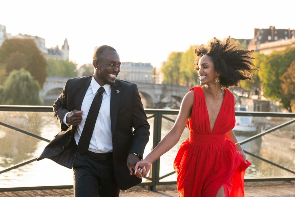Happy engagement photoshoot in Paris on Pont des Arts