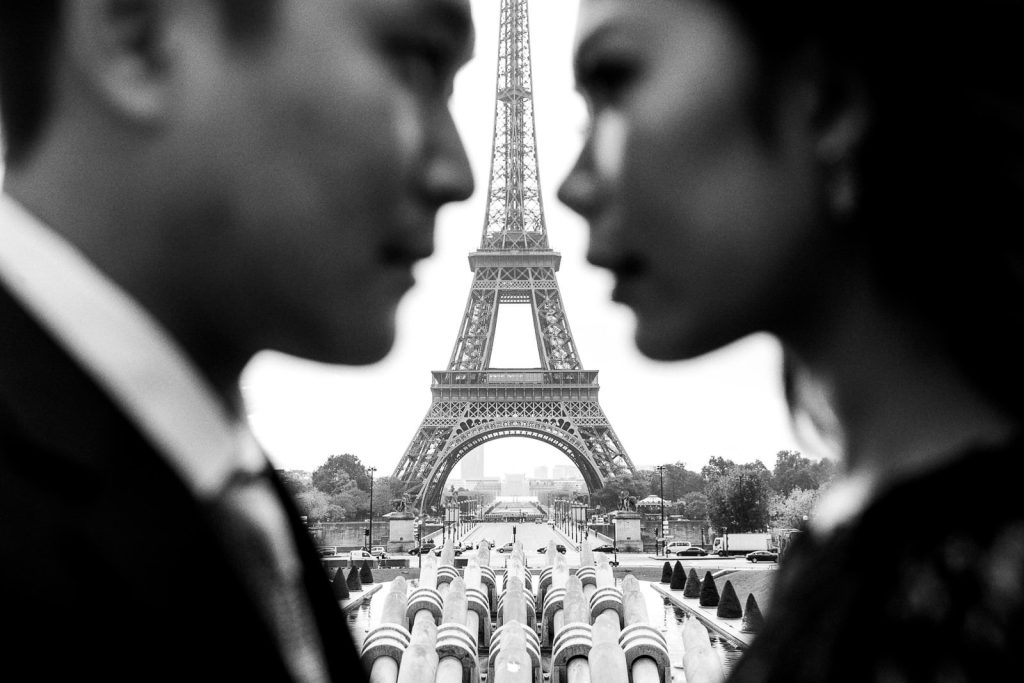 Creative Eiffel Tower couple photos at Trocadero Paris