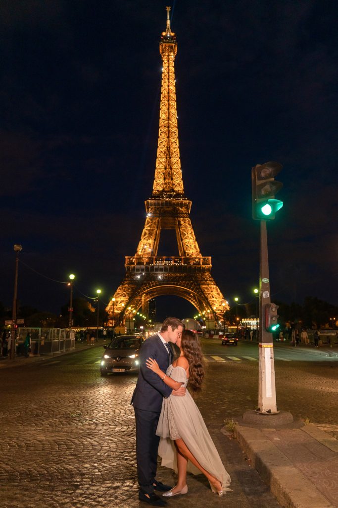 Eiffel Tower couple pictures by night at Trocadero