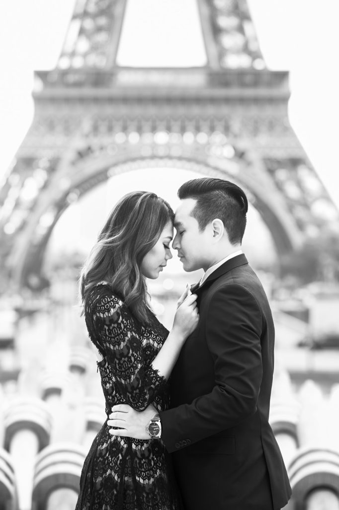 Romantic couple photos at Trocadéro Eiffel Tower