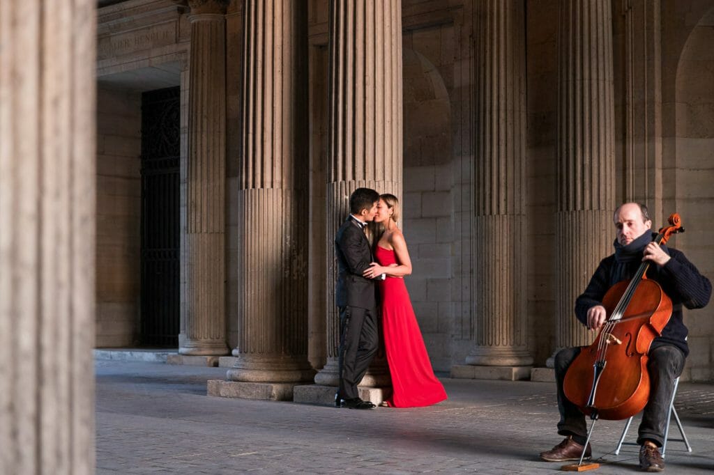 Romantic couple photoshoot ideas Violin Player at the Louvre Museum