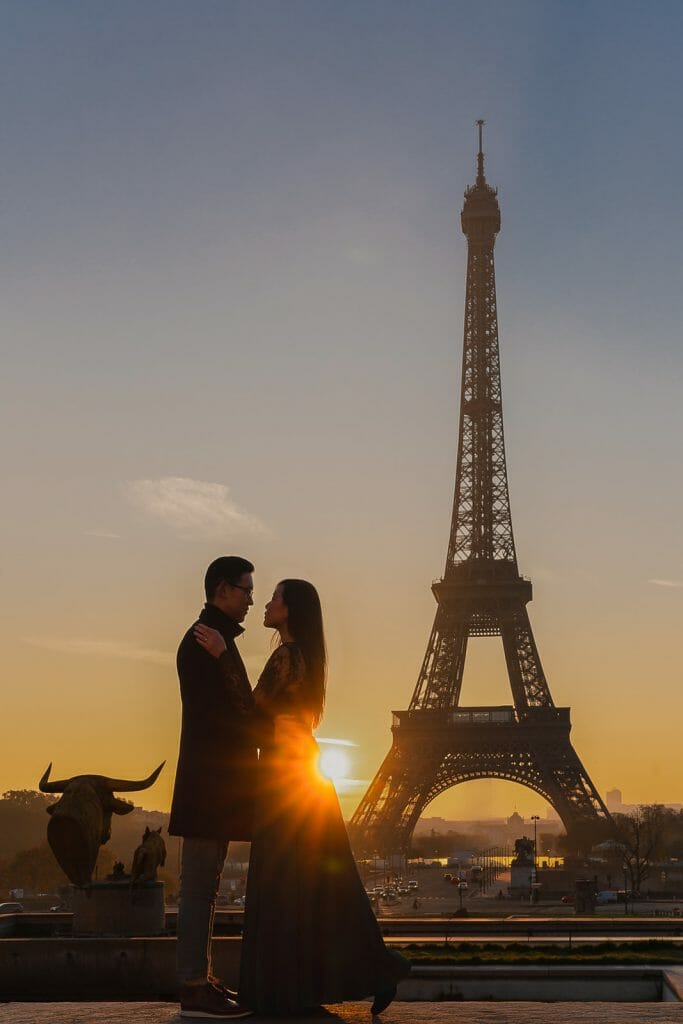 Romantic sunrise Eiffel Tower photoshoot