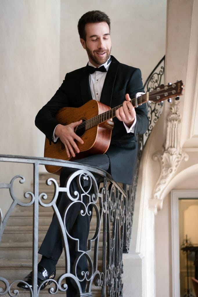 Man playing guitar as part of his Paris marriage proposal
