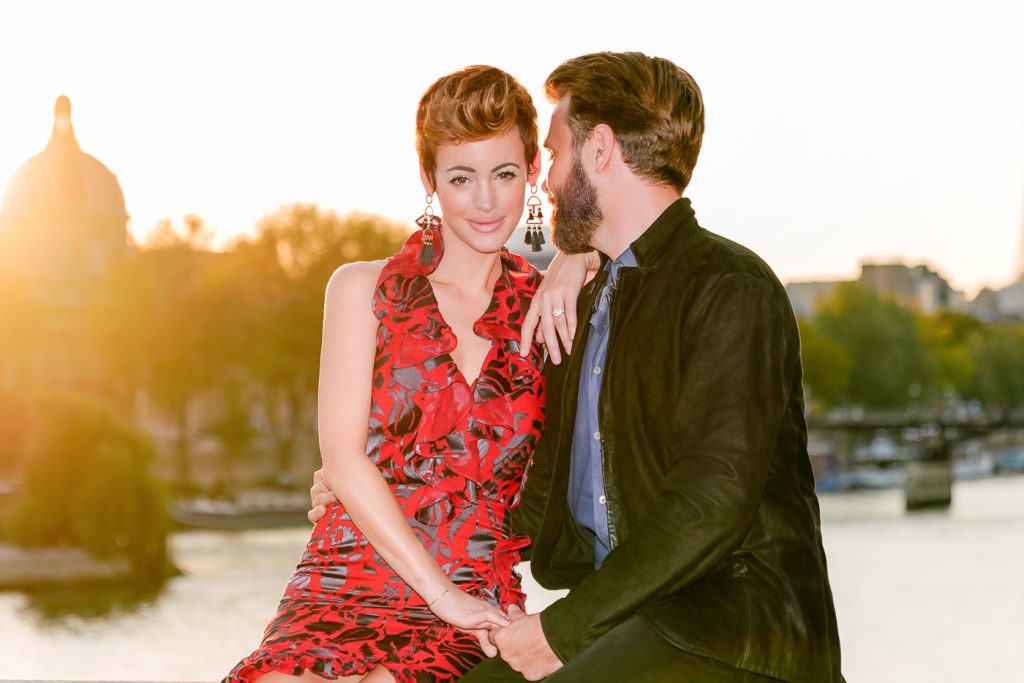Romantic couple pictures in Paris