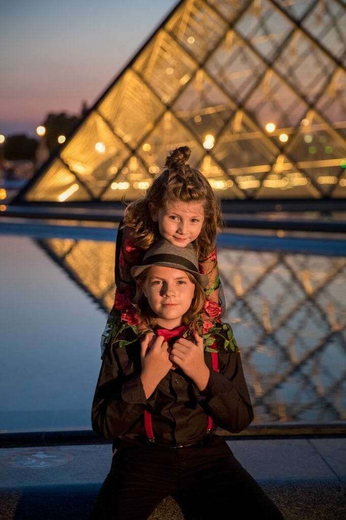 Stunning kids and family nighttime portrait at the Louvre Museum