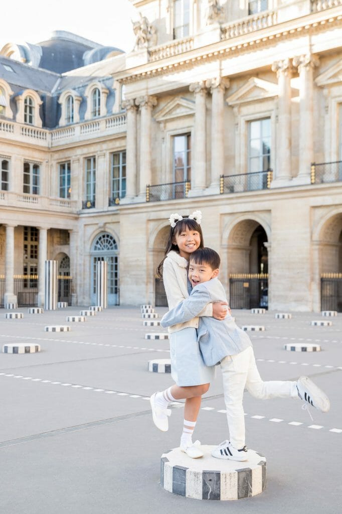 Natural looking Paris family photos at Palais Royal