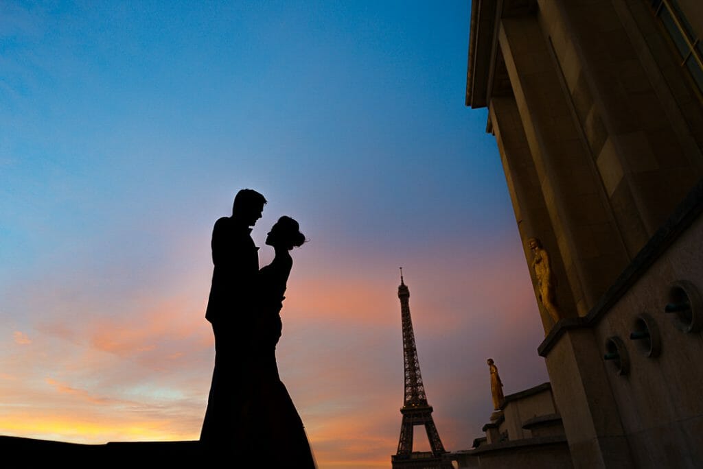 paris pre wedding photographer silhouette at Trocadero during sunrise with Eiffel Tower in the distance