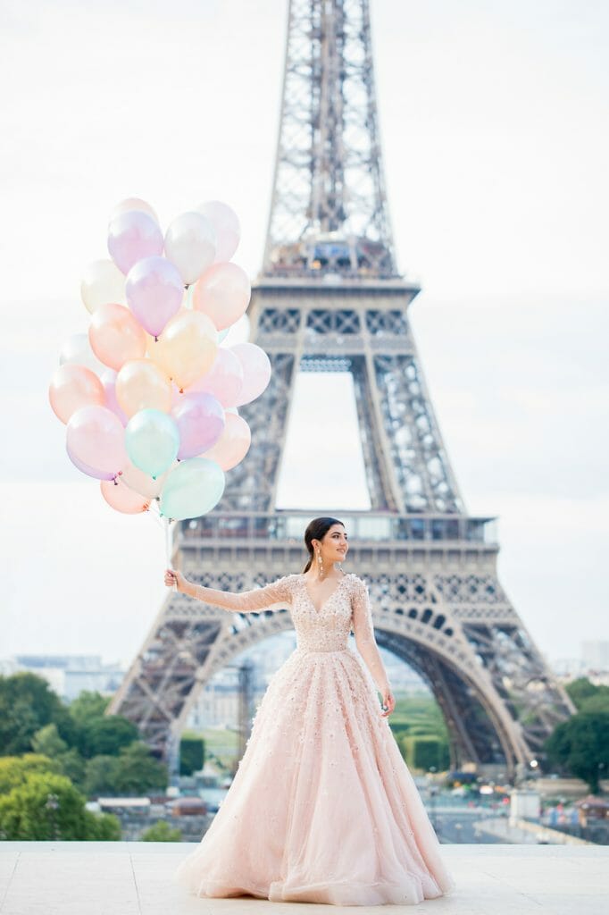 Paris solo Portraits with balloons Eiffel Tower at Trocadero