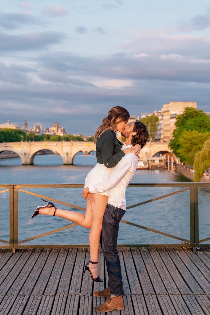 Romantic couple photo in Paris on Pont des Arts