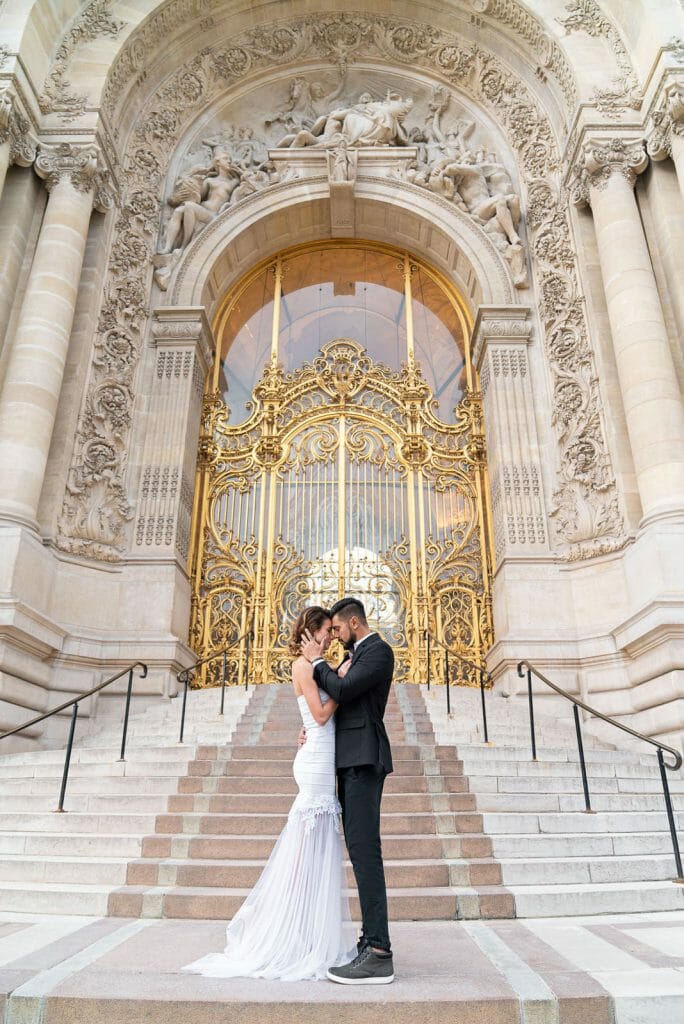 Paris elopement photos at Petit Palais around sunrise