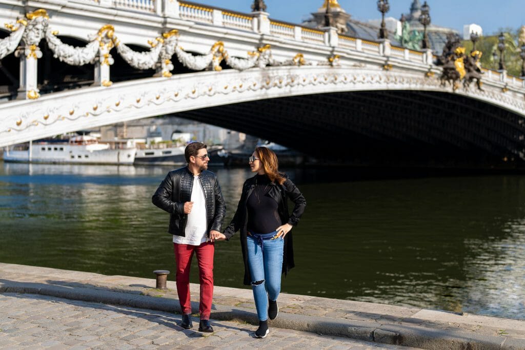 Paris maternity photoshoot ideas Alexander III Bridge