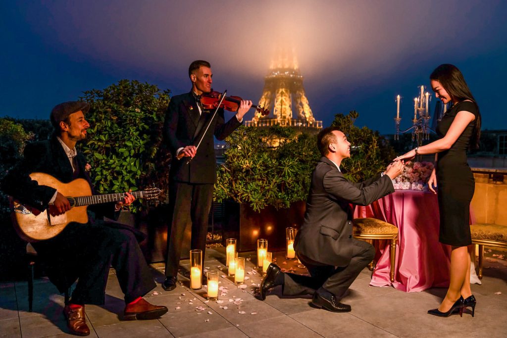 Romantic evening Shangri-La Paris proposal with musicians