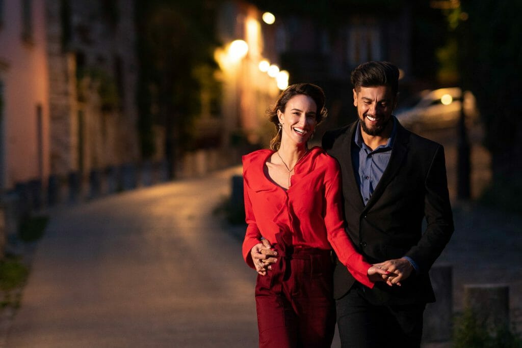 Romantic couple photoshoot at Montmartre near La Maison Rose