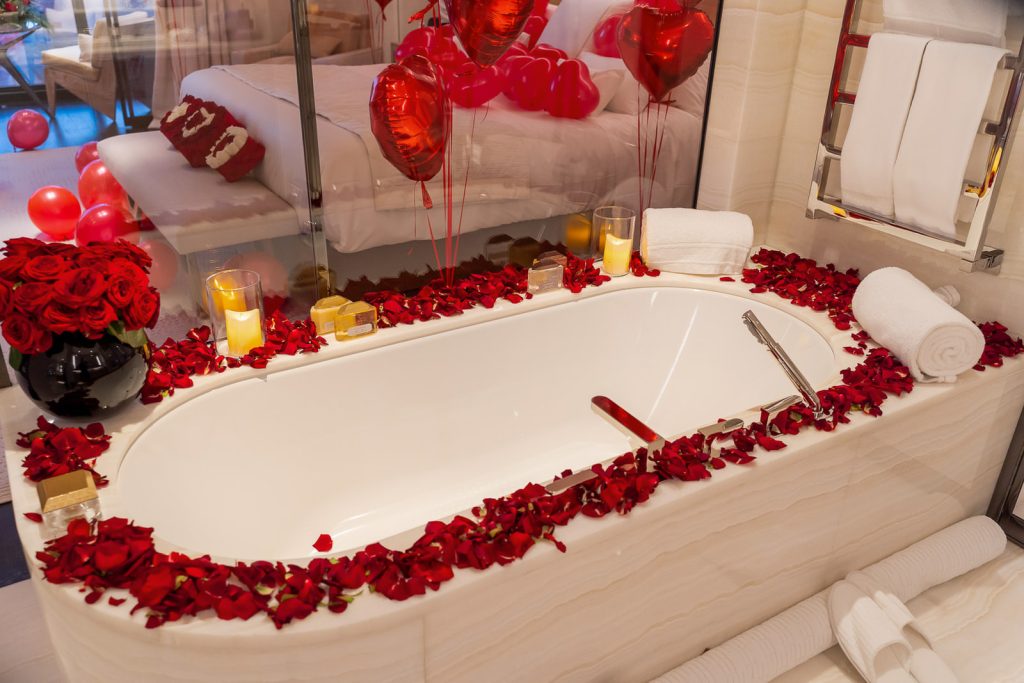 Luxury marriage proposal ideas: surprise her with amazing hotel room decorations