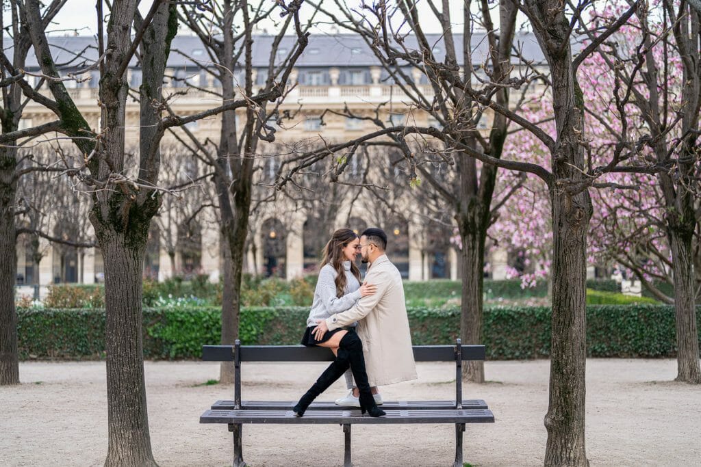 Posting tips for couples engagement photos in Paris
