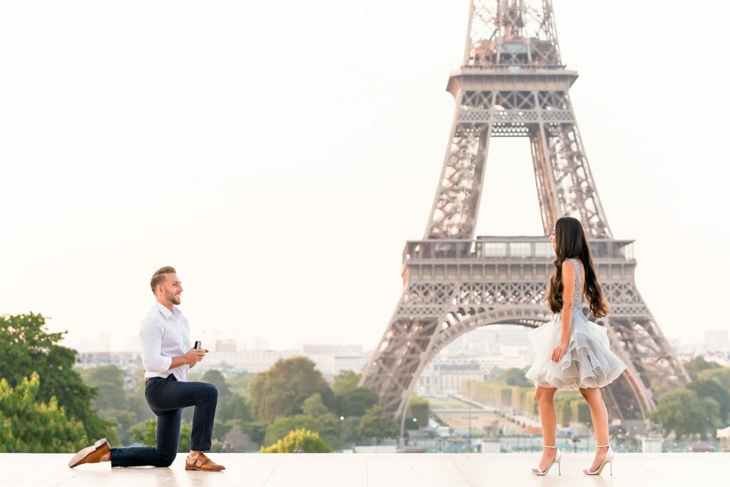 Beautiful Eiffel Tower proposal at Trocadero at sunrise