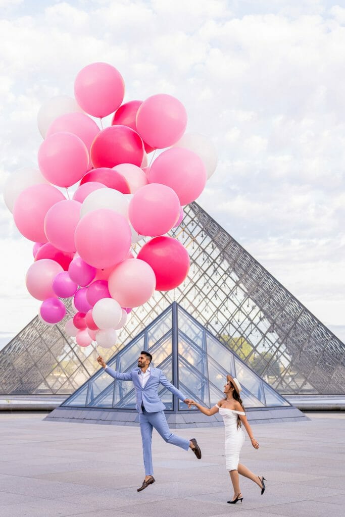 Fun couple photoshoot at the Louvre Museum with massive balloons