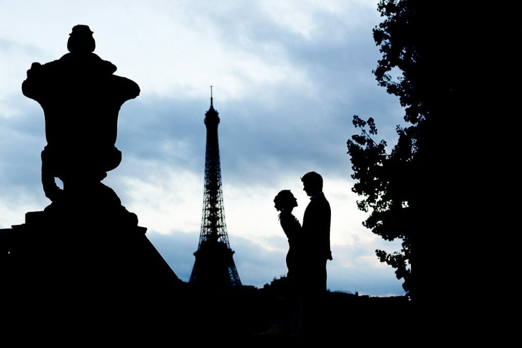 paris pre wedding photographer Alexander III Bridge silhouette
