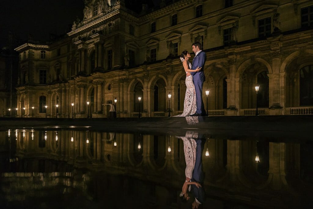 paris pre wedding photographer nighttime photos at the Louvre Museum