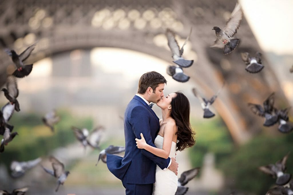 pre wedding photoshoot Eiffel tower with pigeons flying