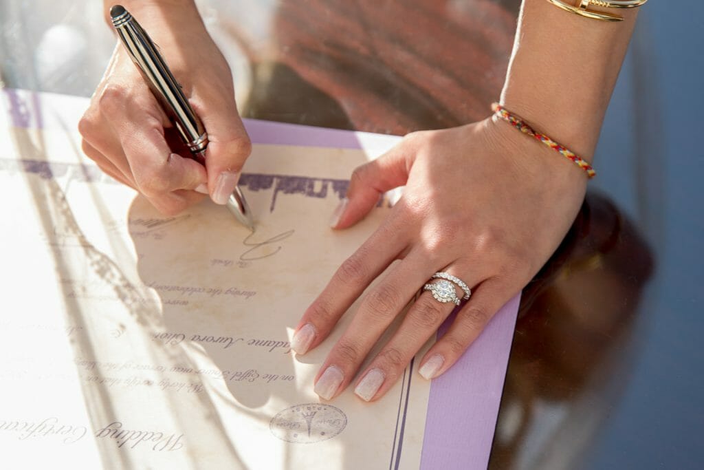bride signing wedding sertificate at shangri la