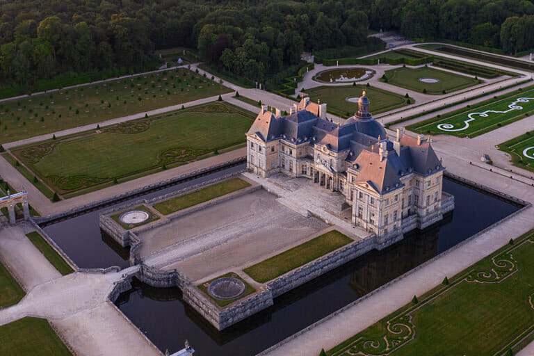 Chateau Vaux le Vicomte luxury French castle marriage proposal near Paris
