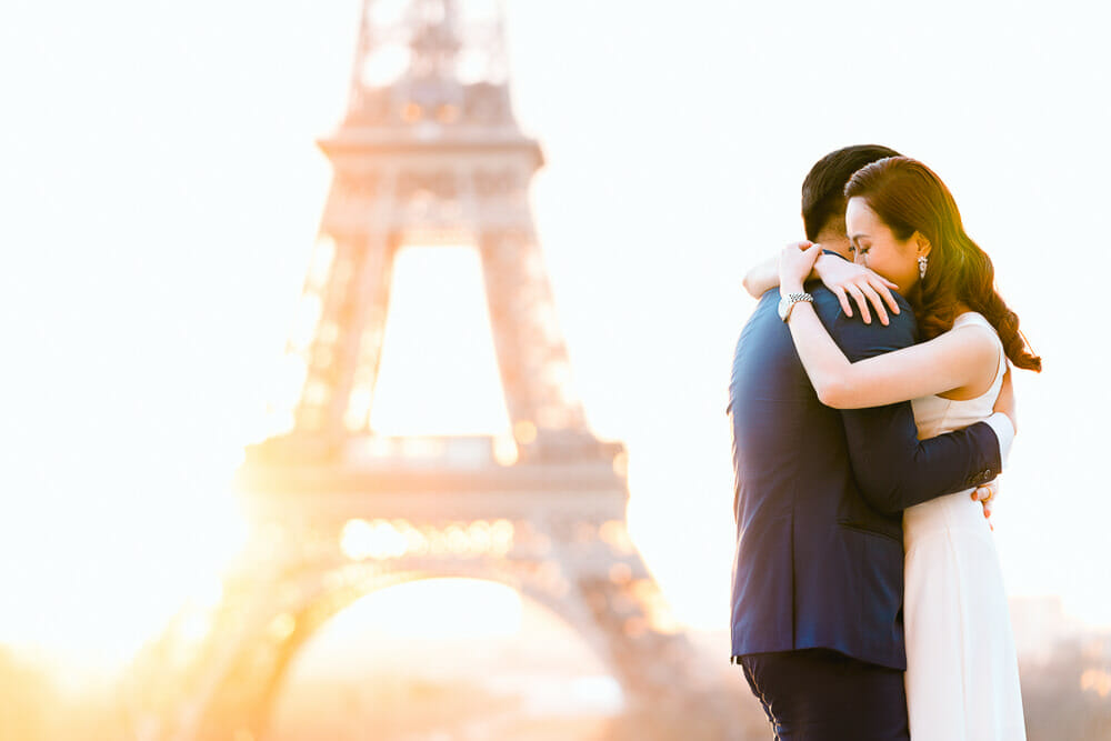 Paparazzi proposal or Propose in Paris during a photoshoot