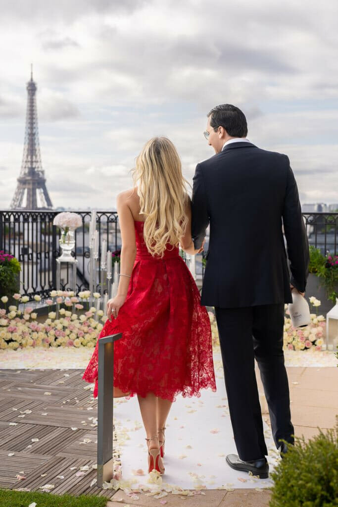 What is the best time of the day to propose in Paris