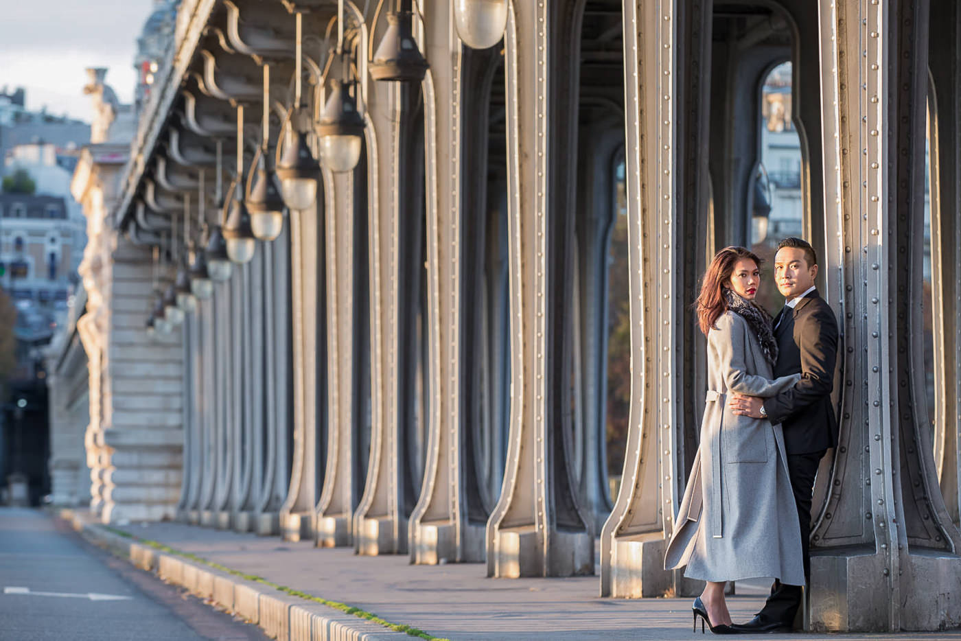 Dreamy couple photo taken at the Bir Hakeim Bridge in Paris