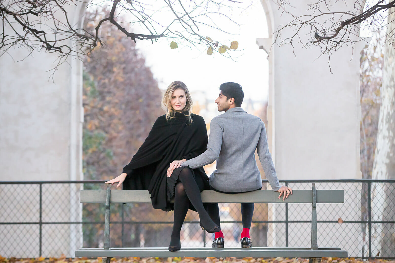 Stylish Paris engagement photos in the Tuileries Garden