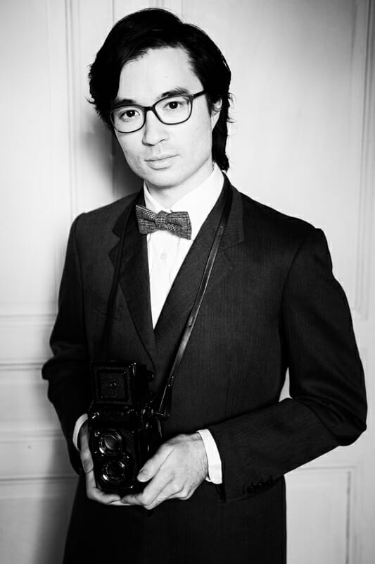 Chinese Speaking Paris Photographer Kiss Me in Paris