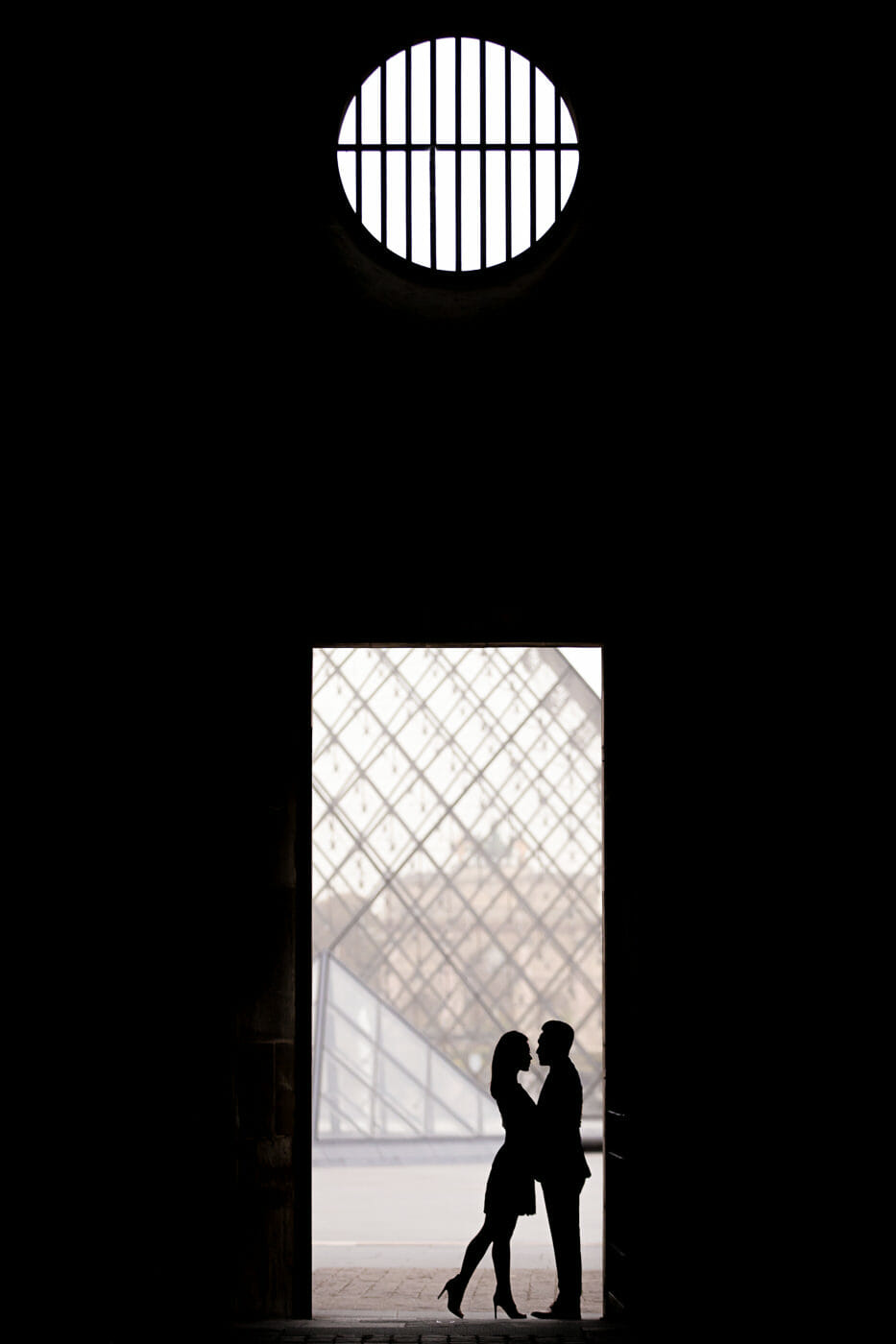 Unique Couple photoshoot in Paris silhouette at the Louvre Museum