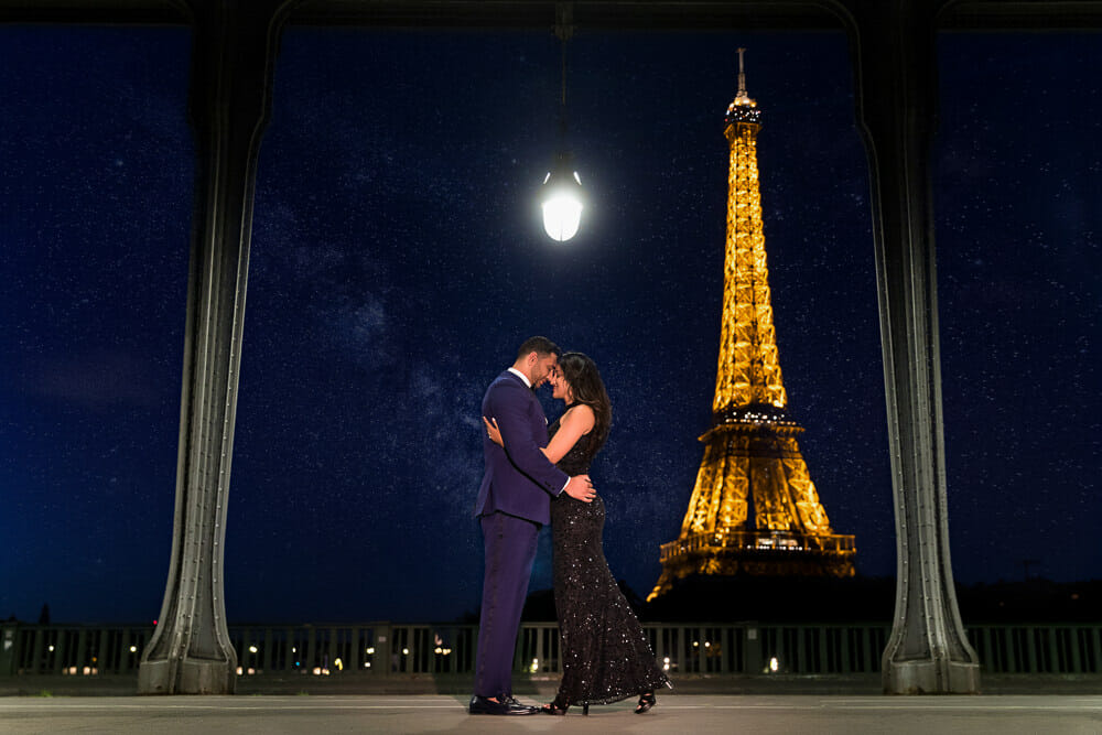 Couple photoshoot with starry night in Paris Bir-Hakeim Bridge