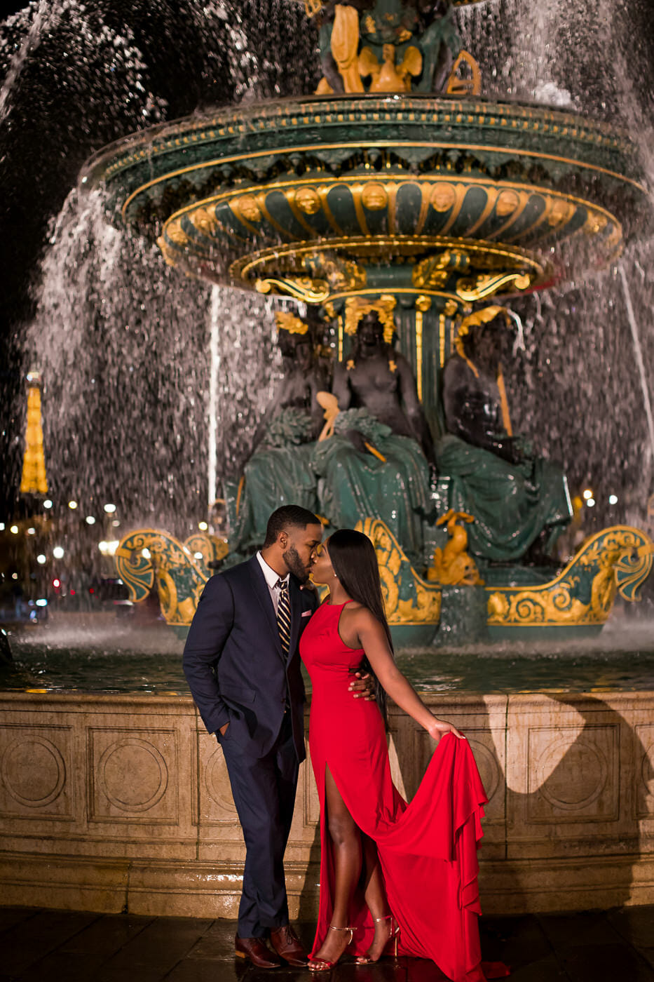 Paris couple photoshoot: nighttime engagement photos