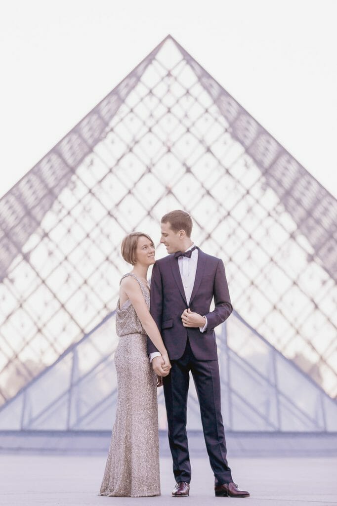 Lindas fotos de pareja en el Museo del Louvre