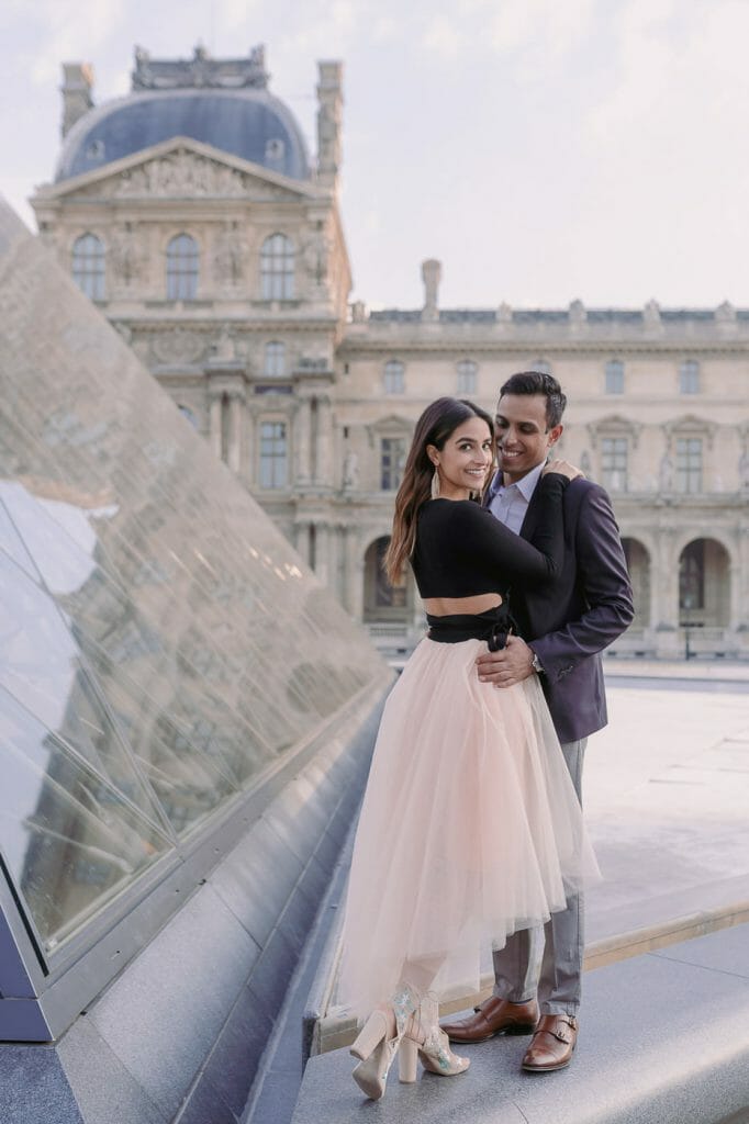 Lindas fotos de pareja en el Museo del Louvre